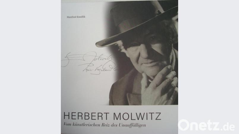 Geheimnisvoll mutet die Titelseite des neuen Molwitzbuches mit dem Autogramm auf der Vorderseite an. Der Leser wird überrascht sein, wie viel Unbekanntes er über den Künstler Herbert Molwitz erfahren wird. Bild: wmr