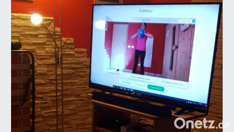 Von ihrem Heimstudio aus leitete Hebamme Hedwig Arnold die digitale Rückbildungsgymnastik. Bild: jzk