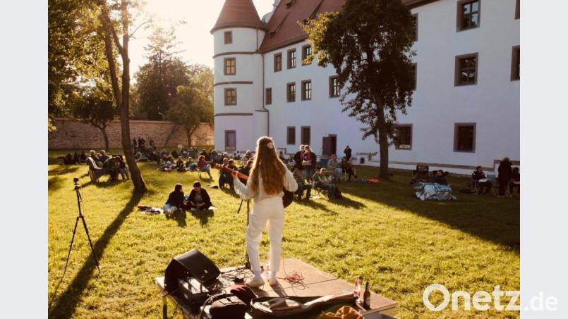 Indie-Songwriterin Laura Heller bei ihrem Konzert im Schlossgarten. Archivbild: Dominik Schelter/exb