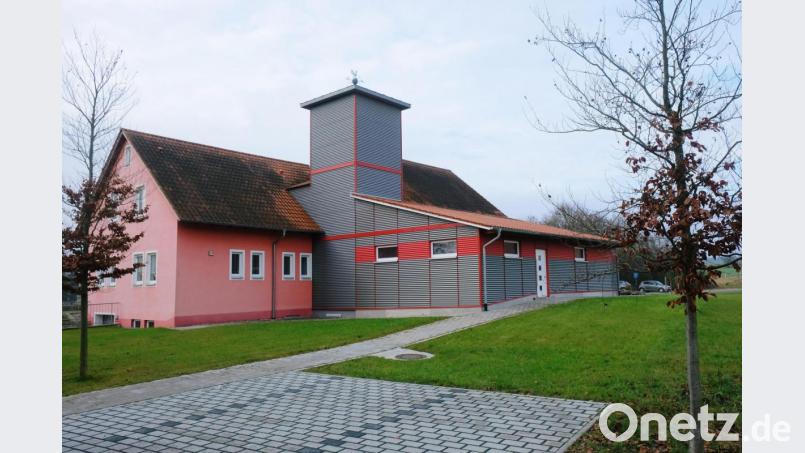 Tatkraft bewiesen zahlreiche Speinsharter Feuerwehrkameraden in vielen hundert Arbeitsstunden beim Anbau an das Gerätehaus. Wegen der Corona-Pandemie musste aber die Einweihung wie auch die 125-Jahr-Feier der Wehr verschoben werden. Zum Jahresausklang besteht für die Brandschützer dennoch, ein Grund sich zu freuen: Der Gemeinderat beschloss die Anschaffung eines Mehrzweckfahrzeugs für die Wehr. Bild: do