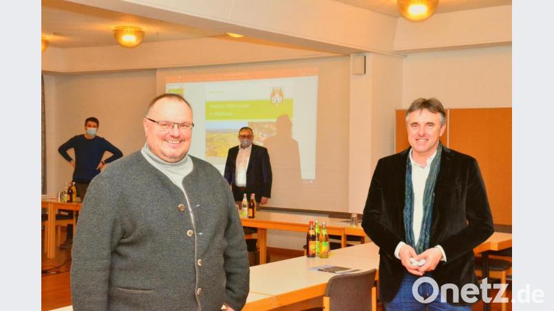 Nach mehreren gescheiterten Versuchen wollen vier neue Köpfe die Neugestaltung des Waidhauser Marktplatzes forcieren: Architekt Christian Schönberger, Bürgermeister Markus Bauriedl, Diplomingenieur Ernst Zobel und Bauamtsleiter Christian Meier (von links). Bild: fjo