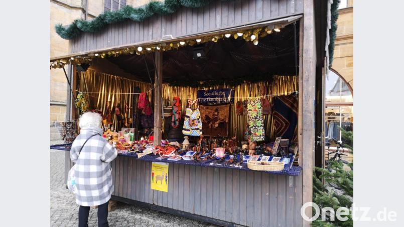 Der Sozialstand am Weihnachtsmarkt 2020: Socialis for the Gambia war als erster Verein an der Reihe. Bild: Karin Neumüller/exb