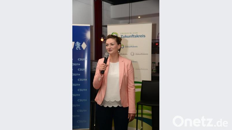 Judith Gerlach, Bayerische Staatsministerin für Digitales, nennt den Weg des Marktes Luhe-Wildenau zu einer digitalen Verwaltung vorbildlich. Bild: bey