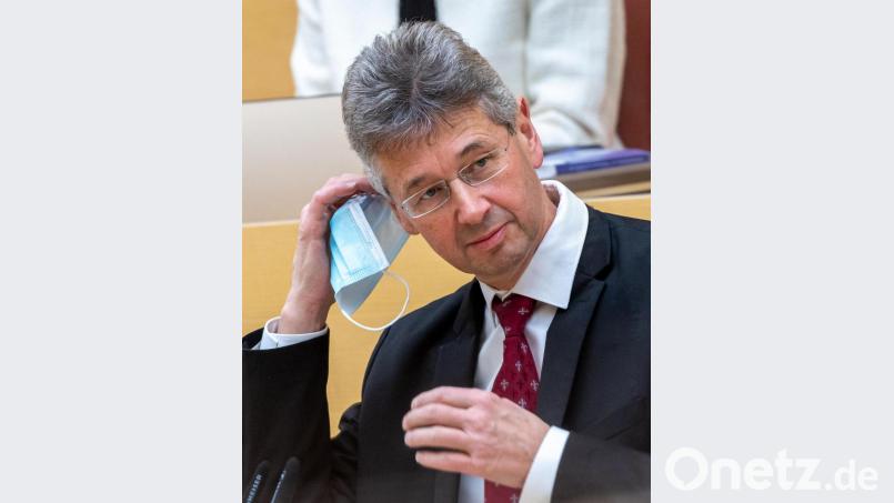 Der bayerische Kultusminister Michael Piazolo (Freie Wähler) in einer Plenarsitzung im Bayerischen Landtag. Archivbild: Peter Kneffel