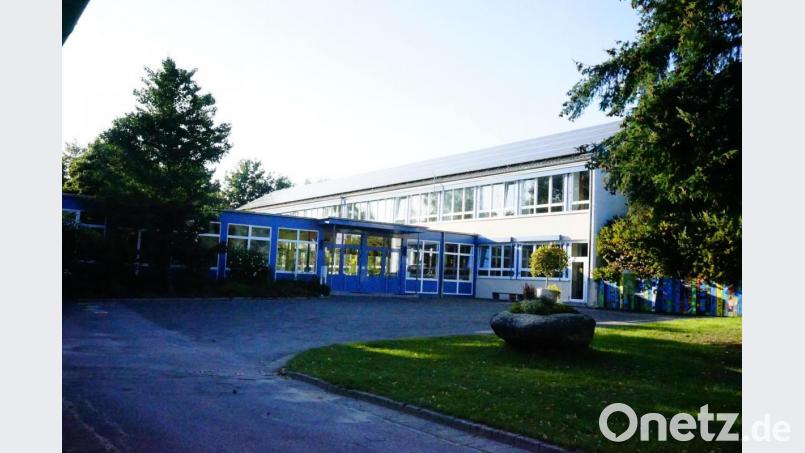 Der Glasfaseranschluss für die Schule (Bild) und das Rathaus ist in Planung und wurde von den Gemeinderäten befürwortet. Damit sind wesentliche Einrichtungen der Gemeinde in Sachen technischer Infrastruktur für die Zukunft gerüstet. Archivbild: wel