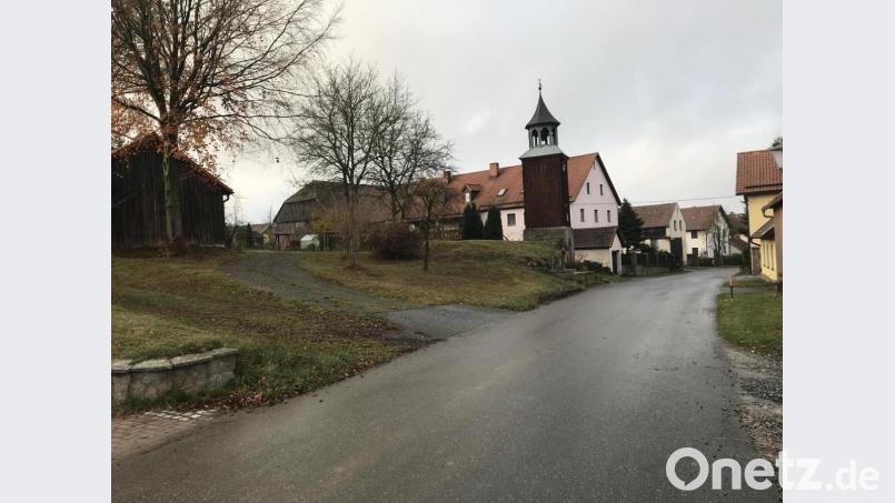 In den Dörfern Kalmreuth und Schlattein (im Bild) sollen schnellstmöglich die ersten kleineren Dorferneuerungsmaßnahmen anlaufen. Bild: Eichl