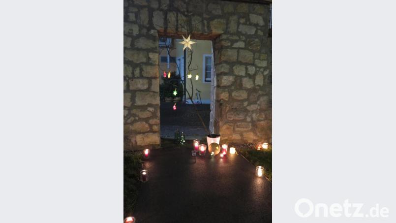 „Sterne“ war das Thema beim dritten Adventsfenster der Kolpingfamilie Kemnath. Bild: jzk