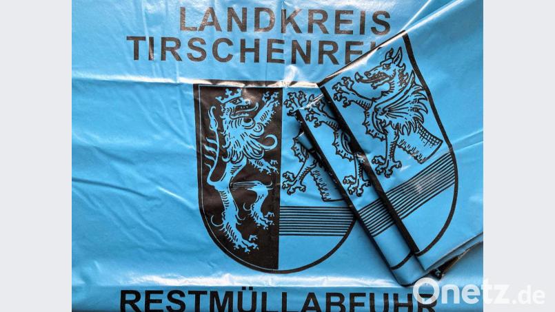 Die Stadt Kemnath spendiert im Rahmen des kommunalen Familienförderprogramms Restmüllsäcke an Inkontinenz- und Stoma-Betroffene. Bild: stg