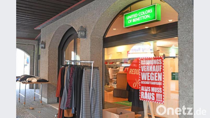 Filialleiterin Andrea Bodenstein schließt bis spätestens Ende Januar das Mode-Fachgeschäft Benetton im Anker-Ost. Bild: Gabi Schönberger
