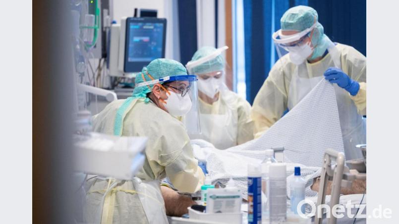 Seit Wochen steigen die Corona-Fallzahlen – und mit ihnen die Anzahl an Patienten, die eine intensivmedizinische Behandlung benötigen. Symbolbild: Marijan Murat/dpa