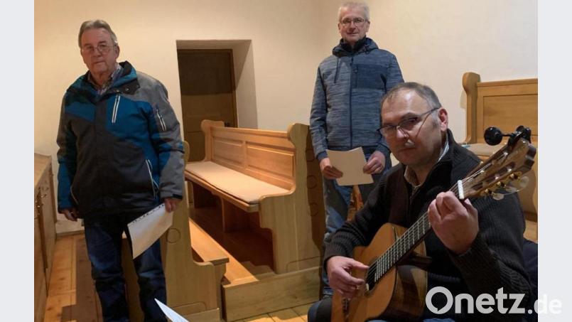 Der Nagler Dreigesang mit (von links) Bernhard Roth, Siegfried Schindler und Armin Philbert umrahmte den Gottesdienst am Vorabend des dritten Advents in Brand. Bild: ld