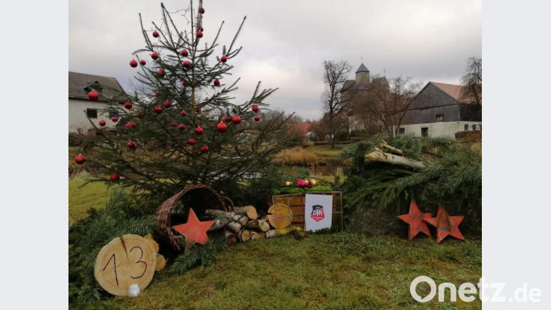Blick auf den von der DJK Falkenberg liebevoll gestalteten Beitrag zum Lebendigen Adventskalender. Bild: Heidi Gleißner/DJK Falkenberg/exb