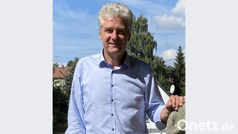 Bürgermeister Robert Lindner resümiert in der letzten Sitzung des Jahres sein erstes Amtsjahr und kommt zu dem Schluss: Corona saß immer mit am Sitzungstisch. Archivbild: Eichl