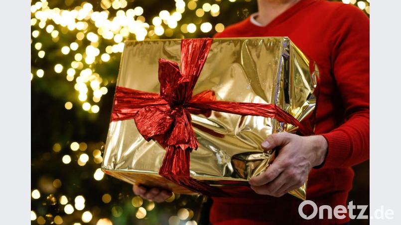Unliebsame Geschenke kann man wohl erst wieder umtauschen, wenn die Geschäfte geöffnet sind. Bild: Gerald Matzka/dpa
