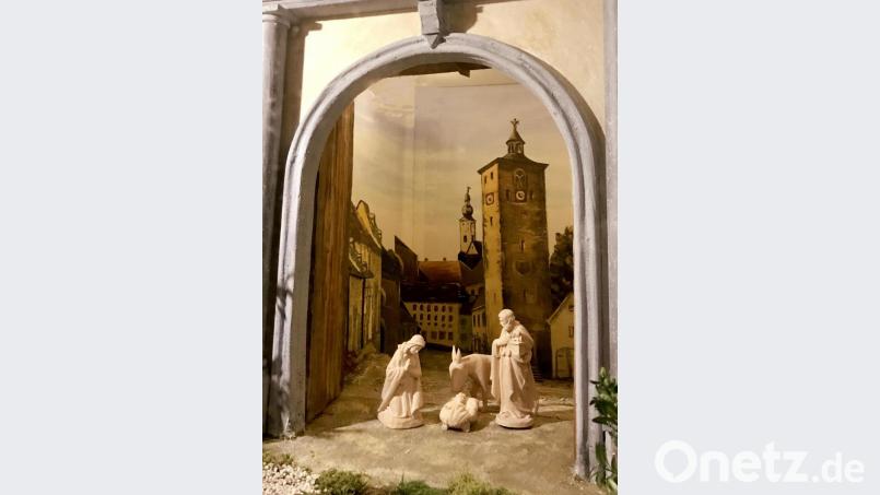 Der Historische Arbeitskreis hat ein Weihnachtsfenster gestaltet. Bild: Laura-Sophie Bauer/exb