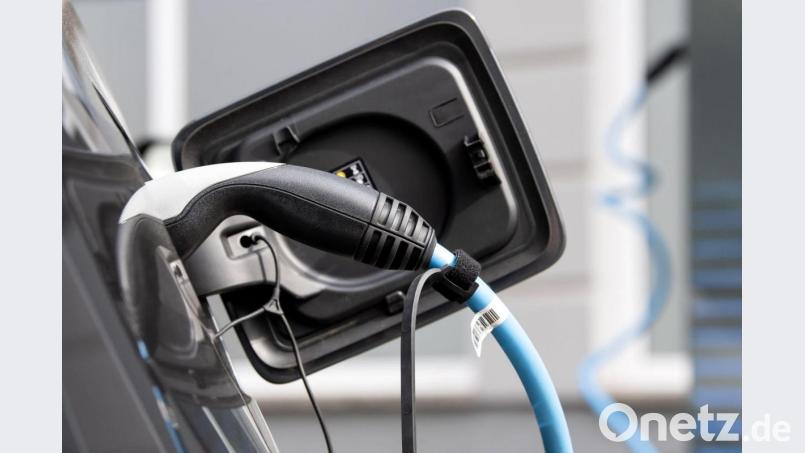 Ein Elektroauto (BMW I3) wird an einer Ladesäule geladen. Foto: Sven Hoppe/dpa Bild: Sven Hoppe