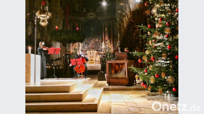 Stefanie und Hermann Heinrich sowie Andreas Sagstetter musizierten am vierten Adventssonntag in der Basilika. Bild: spf
