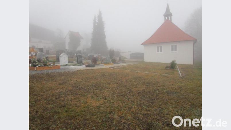 Für den Friedhof Tännesberg mit Friedhofskapelle, Leichenhaus und Urnengräber entwickeln die Markträte ein Entwicklungskonzept. Bild: Josef Glas