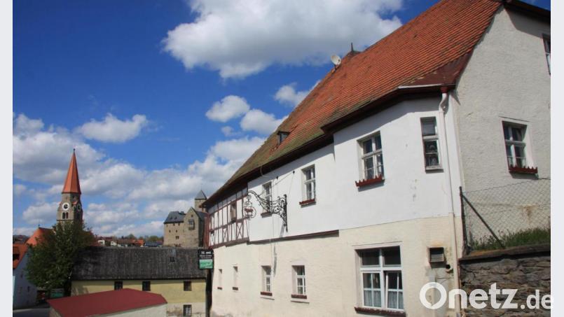 Der Gasthof &quot;Zum roten Ochsen&quot; an der Schönfichter Straße gehört zu den Sanierungsvorhaben, für die der Markt Falkenberg einen Zuschussantrag im Rahmen der Förderoffensive Nordostbayern gestellt hat. Archivbild: wro