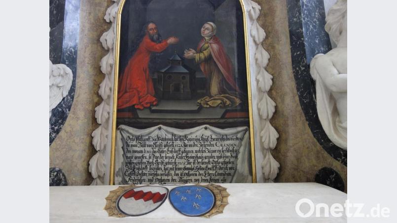 Das Stiftergrab enthält ein Ölgemälde mit dem Stifterpaar Otto von Wittelsbach und seiner Frau Heilika und dem Modell der 1123 geweihten Holzkirche. Bild: tra