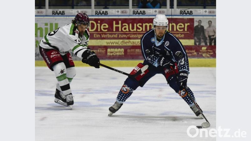 Tomas Rubes (rechts) ist einer der drei verletzten Spieler der Blue Devils. Bild: gb