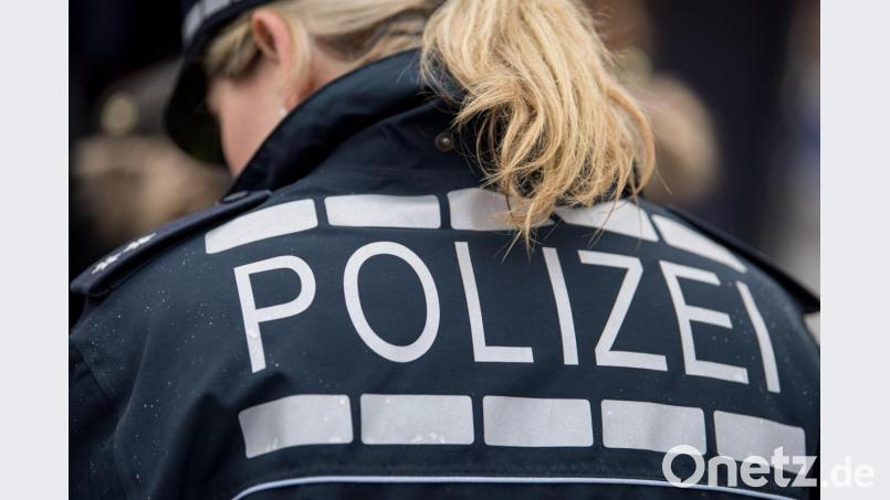 Auch über Weihnachten gelten Kontaktbeschränkungen. Die Polizei wird Hinweisen zu Verstößen nachgehen. Symbolbild: Sebastian Gollnow/dpa