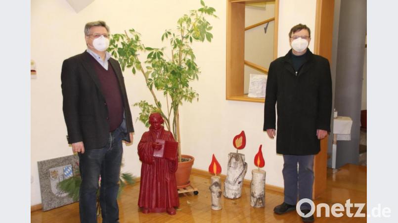 Auch für Dekan Karlhermann Schötz (links) und Stadtpfarrer Dr. Roland Kurz waren zur Vorbereitung der Weihnachtsgottesdienste in Sulzbach, Poppenricht, Rosenberg und Hahnbach neue Planungen erforderlich. Bild: cog