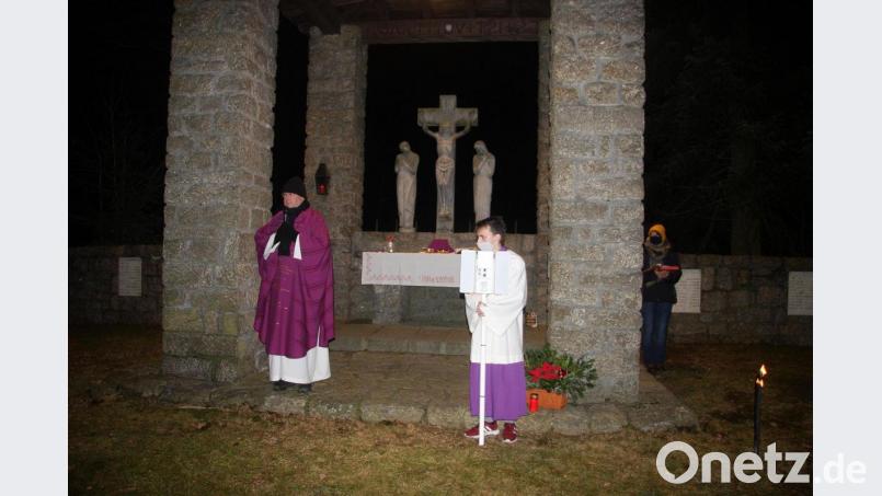 Die Waldweihnacht des OWV gestaltete Pfarrer Markus Nees. Bild: wro