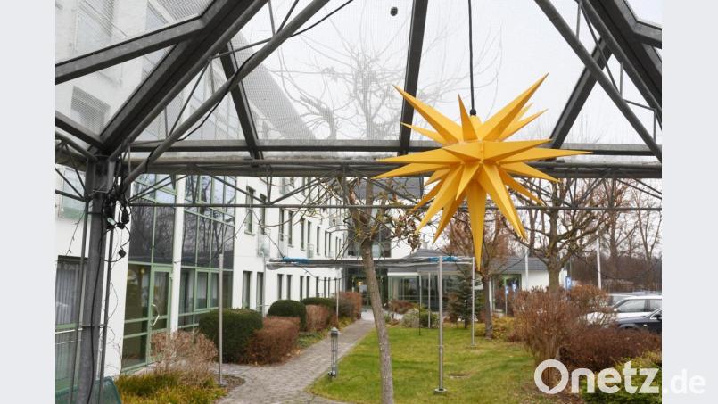 Nur in ganz kleinen Gruppen dürfen sich - wenn es die aktuelle Coronalage zulässt - Senioren bei Plätzchen und Glühwein in Seniorenheimen treffen. Die Weihnachtsfeiern für Mitarbeiter in sensiblen Einrichtungen fallen hingegen reihenweise aus. Bild: Gabi Schönberger
