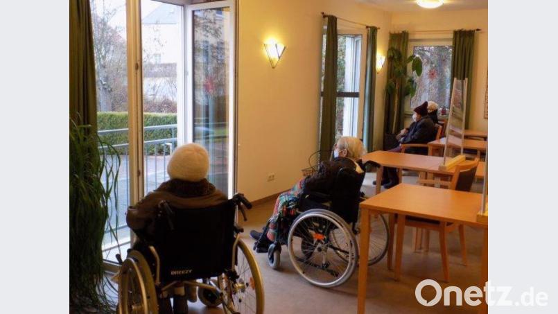 Die Bewohner hören gerne zu. Bild: exb