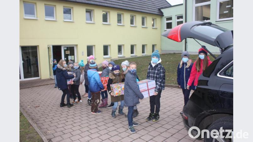 Die Schüler der Grundschule sammelten zahlreiche Päckchen für bedürftige Kinder. Bild: Heidi Neidl/exb