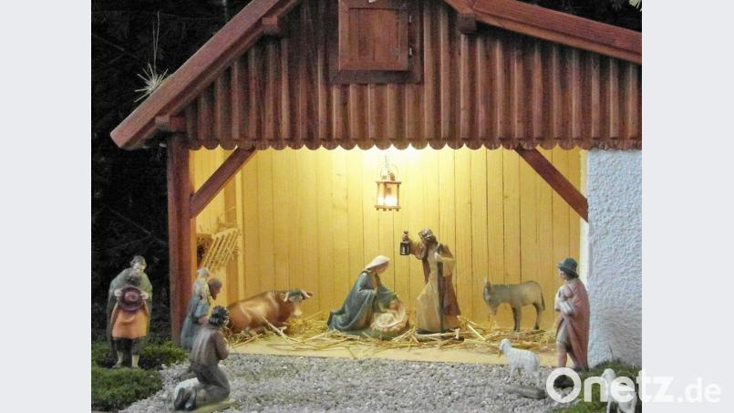 Das Bild der Heiligen Familie (im Bild die Waldecker Krippe in der Pfarrkirche) sollte ein Ende des 19. Jahrhunderts gegründeter Verein in die Familien der Pfarrei transportieren, um die Gesellschaft auf der Grundlage der christlichen Liebe umzugestalten. Bild: hl