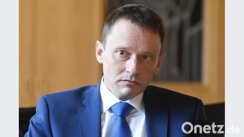 Nach dem &quot;Querdenken&quot;-Autokorso fordert Oberbürgermeister Jens Meyer eine Entschuldigung von Initiator Helmut Bauer. Bild: Gabi Schönberger