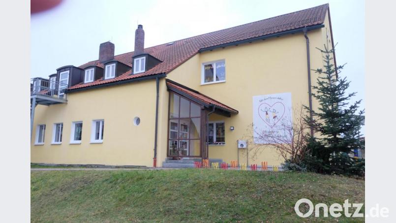 Seit 1957 arbeiten die beiden Gemeinden Schwarzach und Stulln in der Kinderbetreuung auf sehr guter nachbarschaftlicher Basis zusammen. Der Kindergarten St. Christophorus in Stulln wird als gemeinsame Erziehungs- und Bildungsstätte genutzt. Aufgrund der steigenden Nachfrage beschloss der Schwarzacher Gemeinderat in der Kommune eigene Kinderbetreuungsmöglichkeiten zu schaffen. Bild: ohr