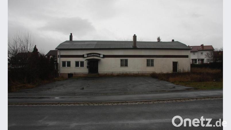 Die alte Sporthalle – erbaut Ende der 1920er Jahre – wird in einigen Monaten zurückgebaut. Auf dem Gelände soll eine Appartementanlage entstehen. Bild: wro