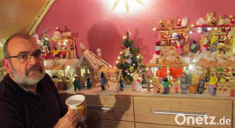 Weihnachtsmarktfan Thomas Hösl kann seinen Glühwein auf dem hauseigenen Christkindlmarkt trinken. Bild: uz