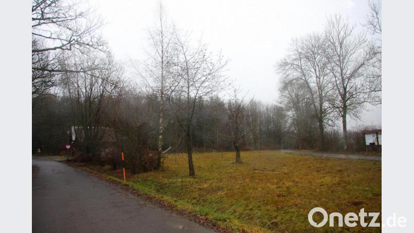 Im Zuge der einfachen Dorferneuerung entsteht in Herzogöd entlang der Streuobstwiese auch ein Wanderparkplatz mit acht Stellflächen. Bild: wro