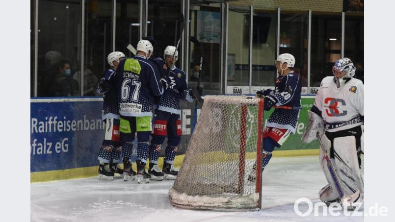 Beim Hinspiel gegen Landsberg bejubelten die Blue Devils einen 7:5-Sieg. Archivbild: gb