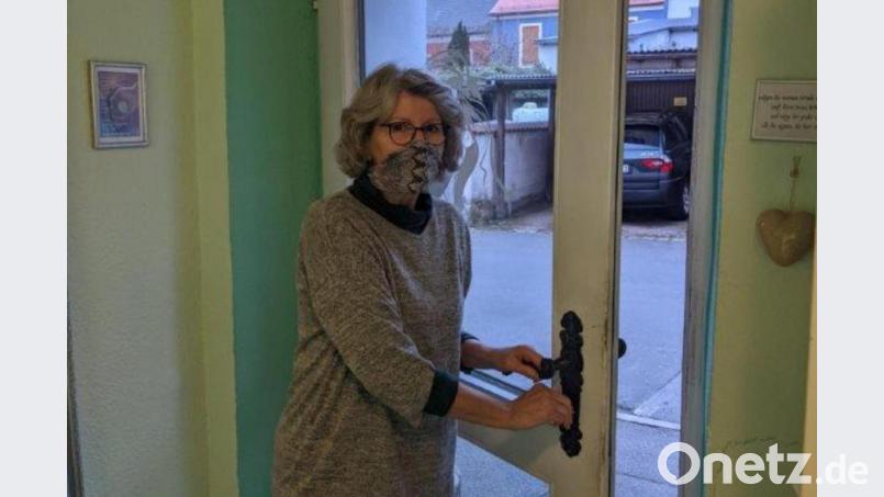 Ohne Arbeitslosigkeit und ohne längere Krankheitszeiten schließt Renate Kirner nach arbeitsreichen 62,5 Jahren die Tür ihres Friseurladens. Bild: fjo