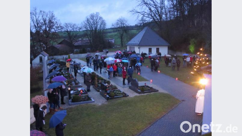 Eine besondere Andacht zu Heiligabend erlebten die Gläubigen in Paulsdorf. Bild: Christine Schwarz