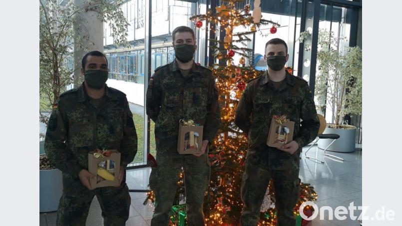 Unter anderem diese drei Weidener Soldaten haben an Heiligabend Dienst im Gesundheitsamt in Fürth. Bild:  Mario Hönig, Bundeswehr Weiden/exb