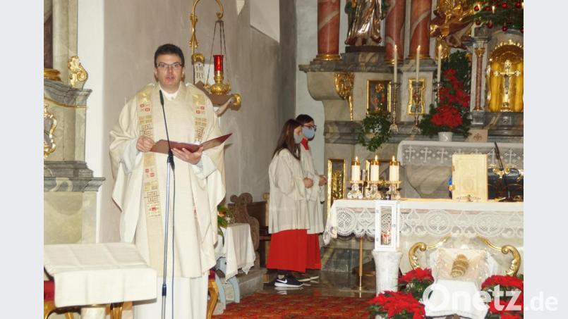 &quot;Die Feier der Geburt Jesu sollte zugleich eine Neuinstallation unseres Verhältnisses zu Gott sein&quot; wünschte sich Pfarrer Wolfgang Dietz in seiner Ansprache bei den Christmetten in Stadlern, Weiding und Schönsee. Bild: mmj