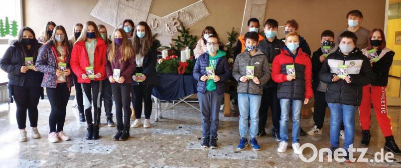 Weil für sie die Ausbildung im vergangenen Schuljahr nicht möglich war, durften sich die aktuellen Achtklässler ebenfalls zum Schulbus- und Schülerlotsen schulen lassen. Bild: njn
