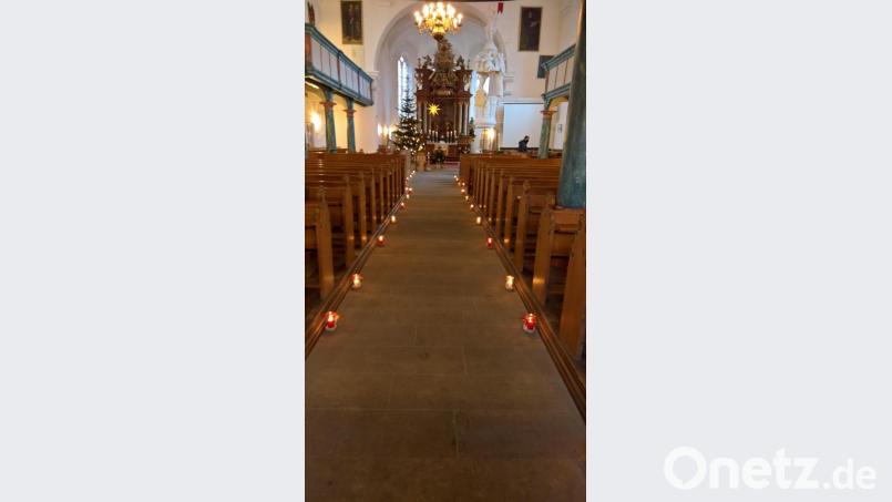 Zahlreiche Kerzengläser verbreiteten wunderbares warmes Licht und sorgten für Weihnachtsstimmung in angespannter Zeit. Bild: rpp