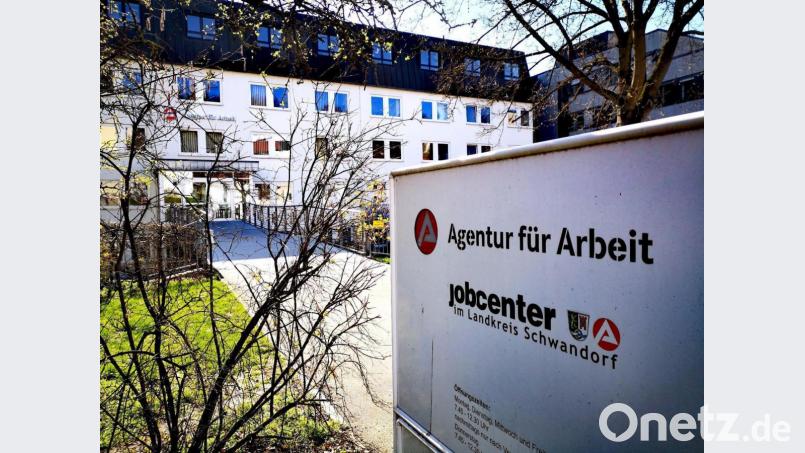 Bei der Agentur für Arbeit Schwandorf waren im November 2520 Menschen arbeitslos gemeldet. Bild: td