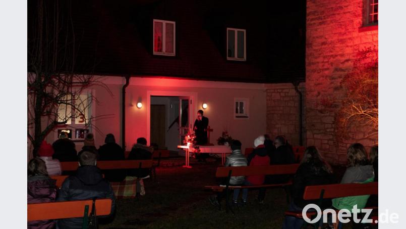 Die Christvesper fand hinter der Martin-Luther-Kirche statt. Bild: JOCHEN NEUMANN 
ERBENDORF