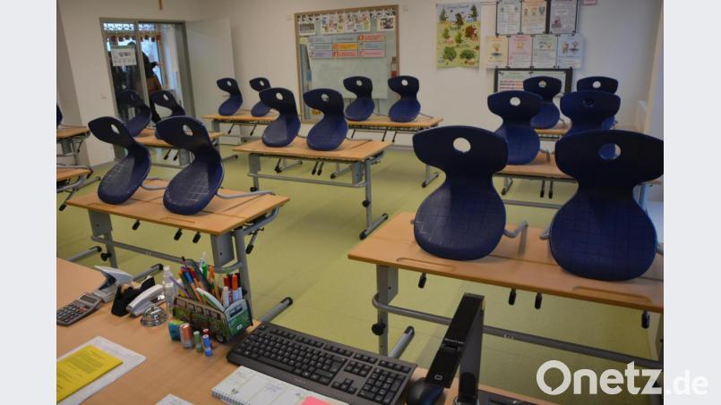 Blick in eines der neuen Klassenzimmer der Grundschule Mitterteich. Bild: jr
