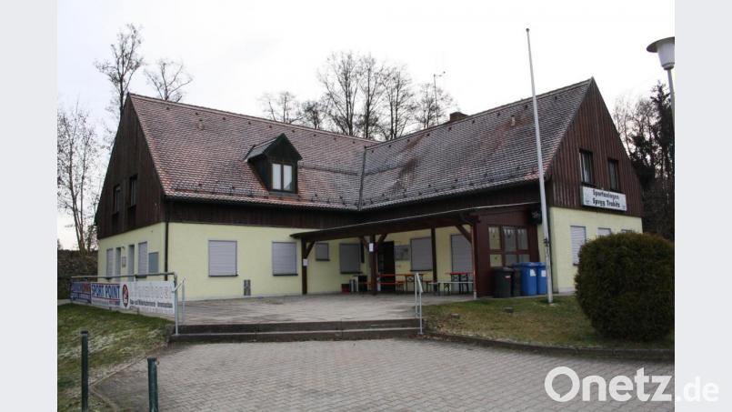 Runderneuert ins neue Jahr: Die Spielvereinigung Trabitz hat die Pandemie-Pause genutzt, um ihrem Sportheim nach 40 Jahren eine gründliche Renovierung zu gönnen. Bild: bjp