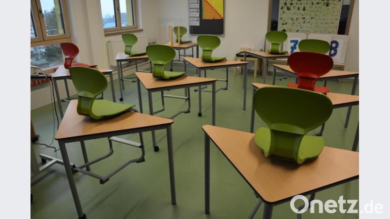 Blick in eines der neuen Klassenzimmer der Grundschule Mitterteich. Bild: jr