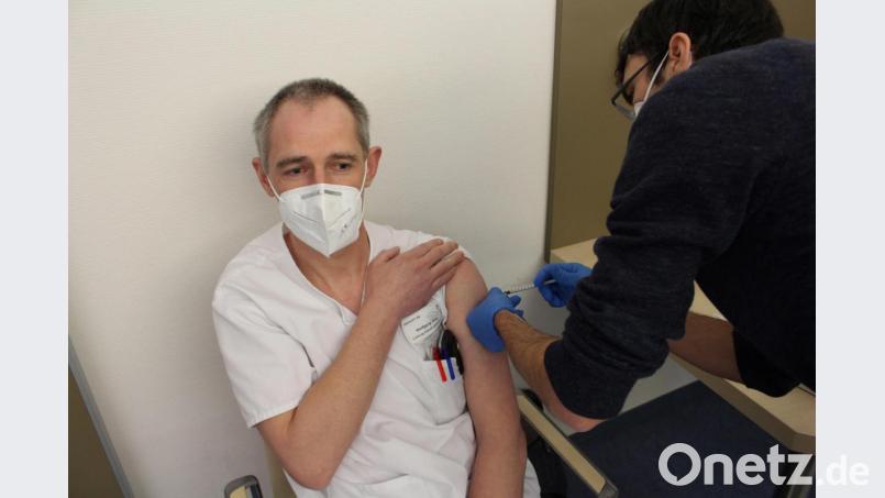 Die ersten Mitarbeiter der Kliniken Nordoberpfalz AG bekommen den Corona-Impfstoff gespritzt. Bild: Kliniken Nordoberpfalz AG/exb